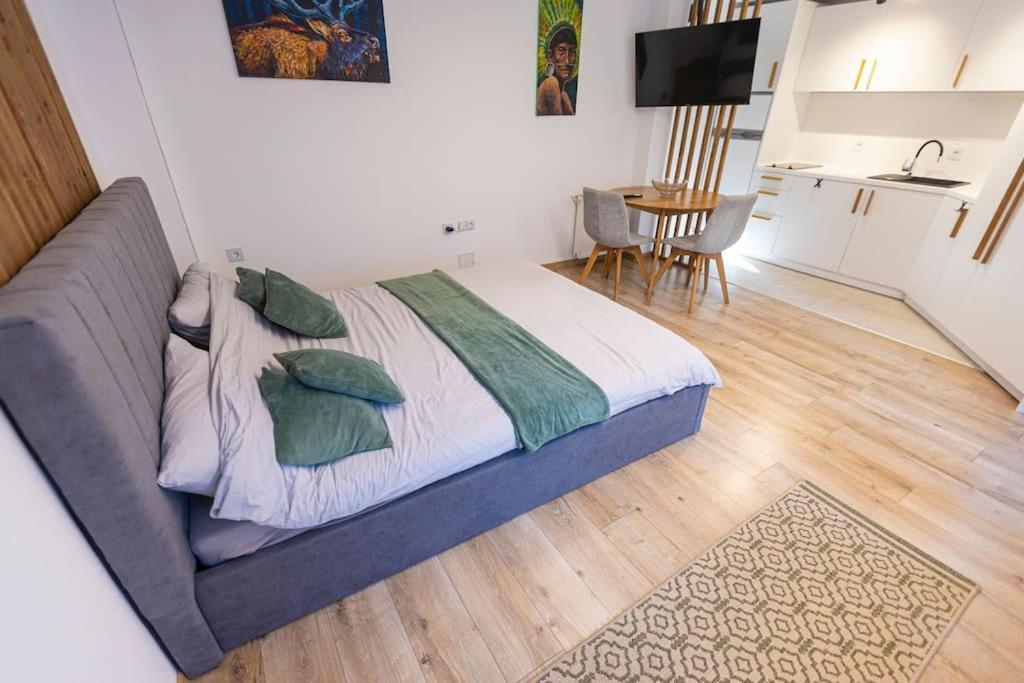 Apartment Center *