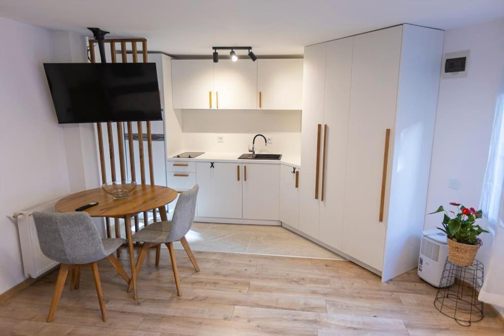 Apartment Center *